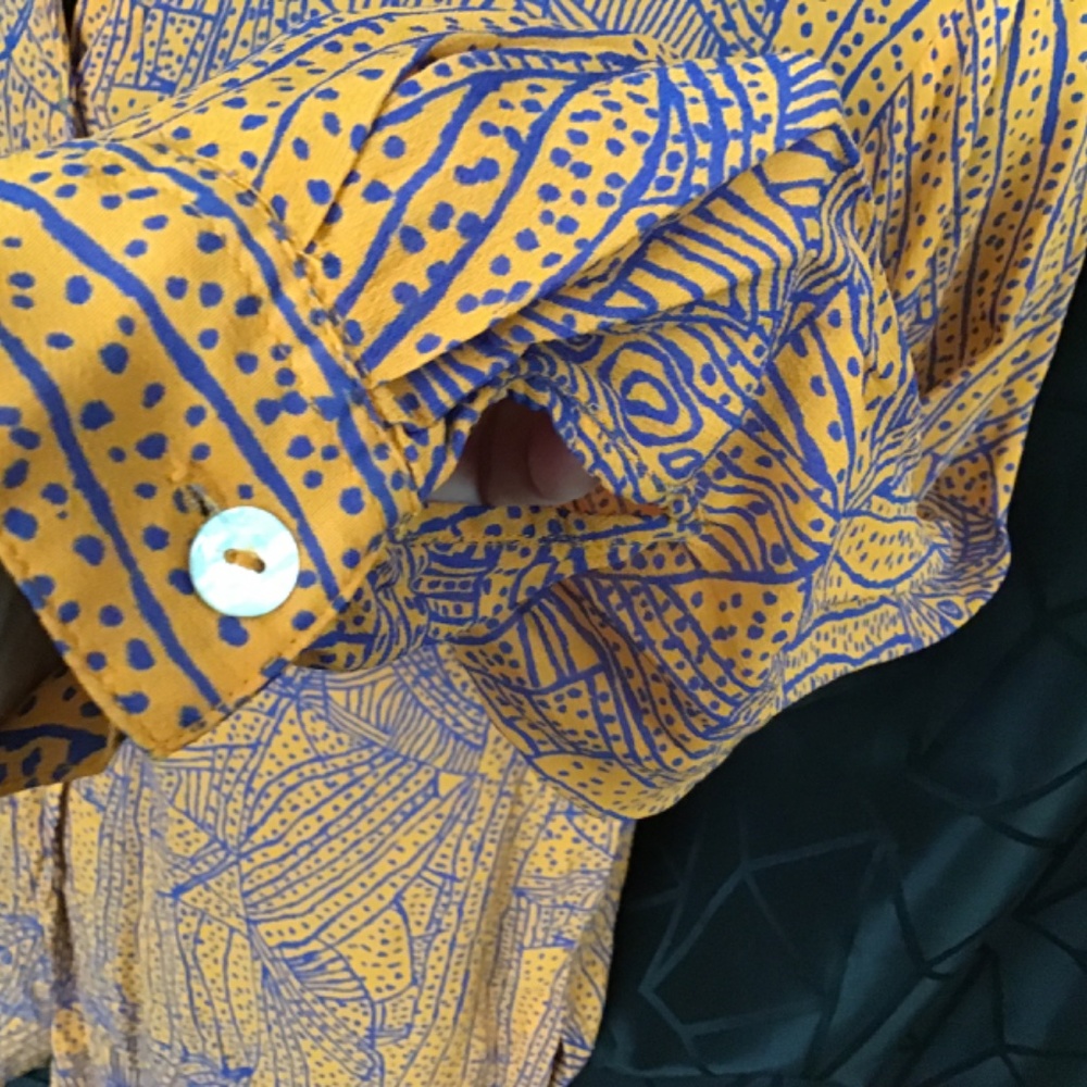 Animals L/S Blouse "Host Pick " - Picture 4 of 12